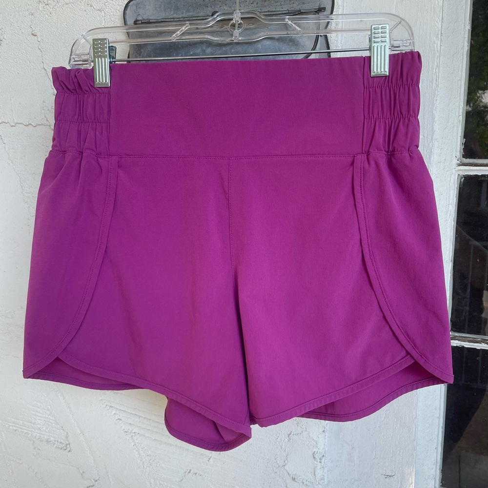 Large Mono B Active Shorts